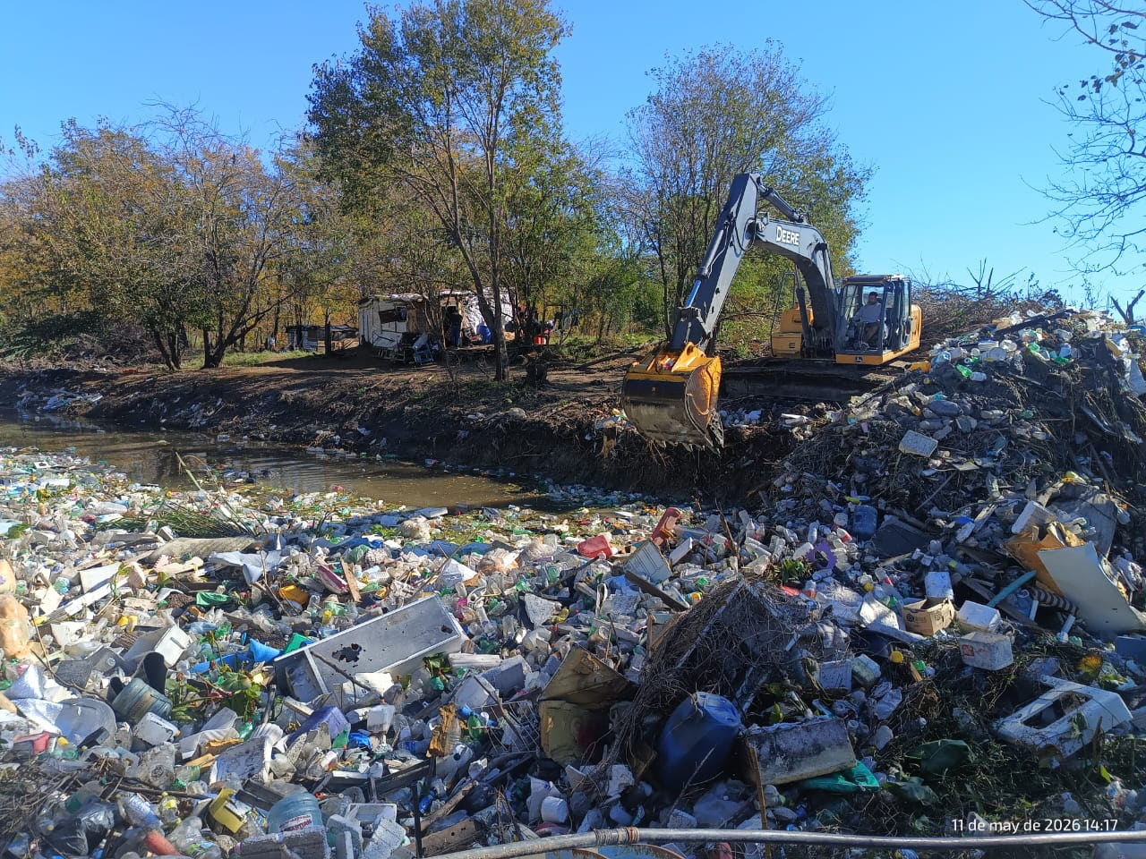NOTICIAS ESCOBAR: LA MUNICIPALIDAD DE ESCOBAR RETIRO MAS DE 200 TONELADAS EN RESIDUOS DEL ARROYO PINAZO